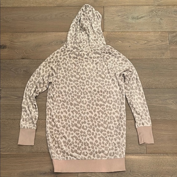 Victoria’s Secret Leopard Print Velour Hoodie - Oversized Fits Small - Picture 4 of 4